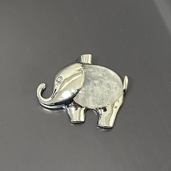 White Jade Natural Stone Elephant Shaped Pendant Necklace Healing Gemstone - Picture 3 of 6